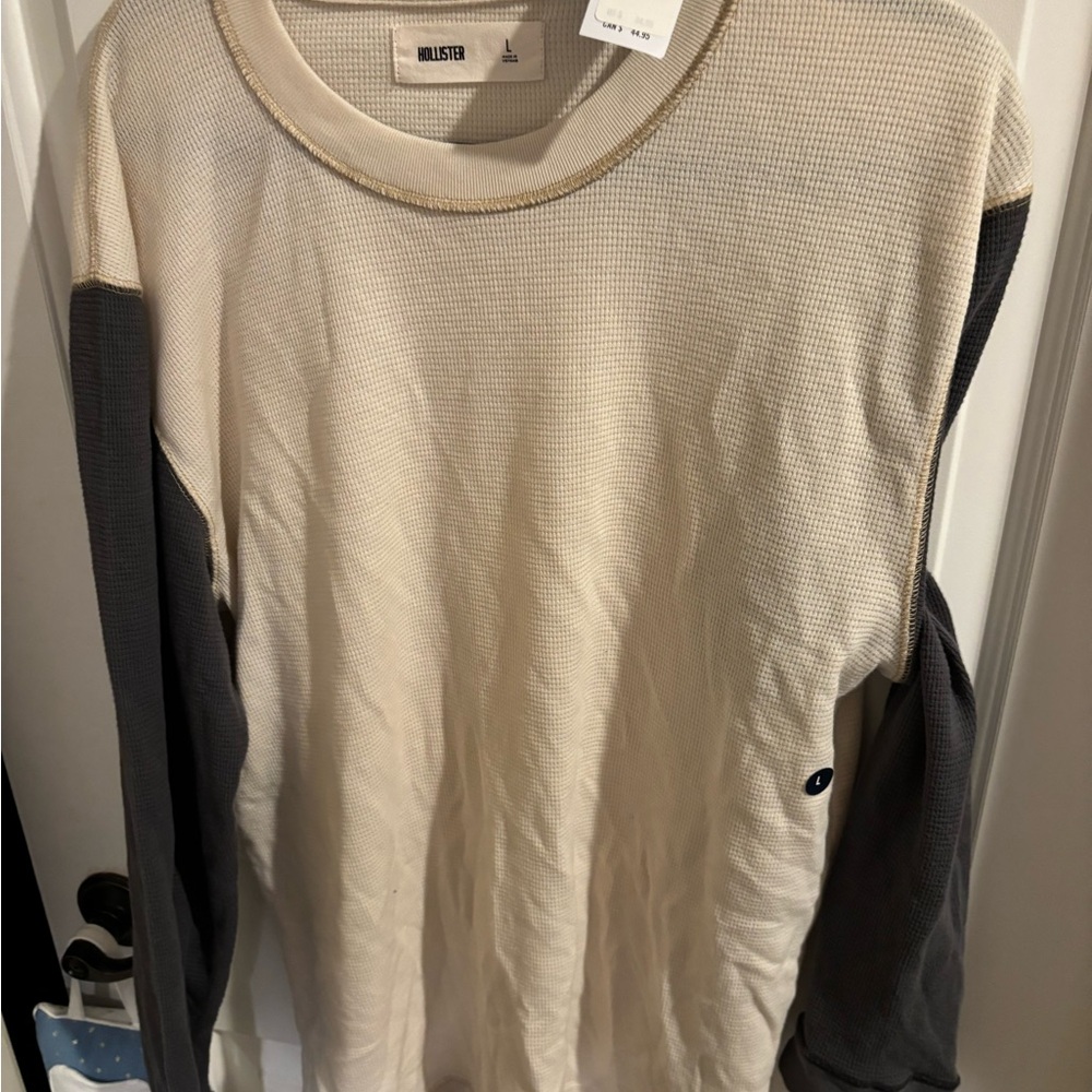 BRAND NEW WITH TAGS Hollister Two-Tone Waffle Long Sleeve Cream & Charcoal Large